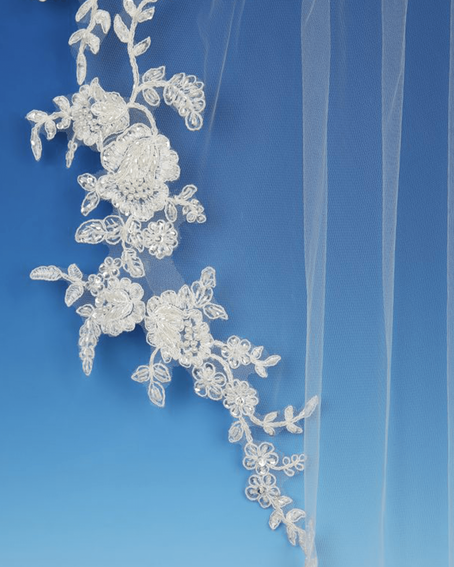 C526C-floral-lace-veil